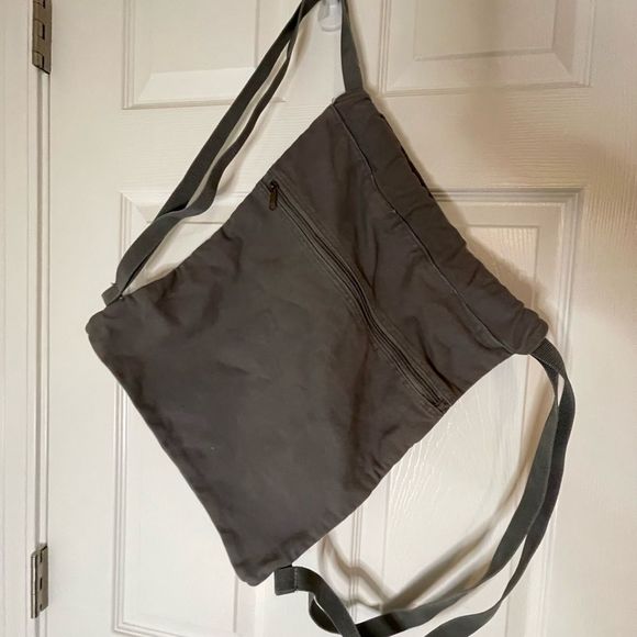 Gray drawstring backpack with zippered front pocket new 100% cotton - Picture 1 of 4